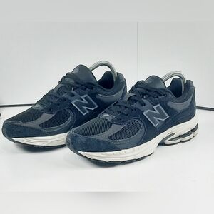 New Balance 2002R -GC2002BK/Black. Boys Size 6.5/ Womens Size 8